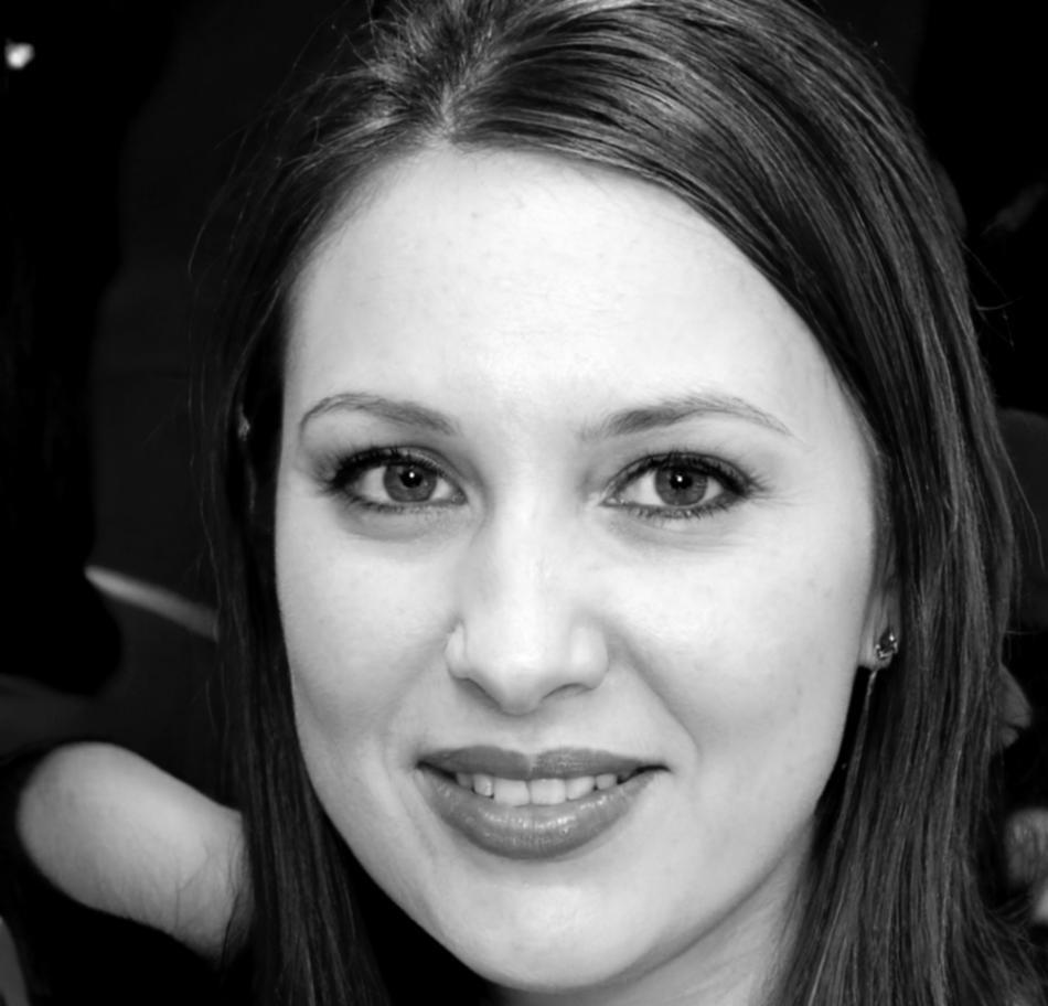 Retrato profesional de Esperanza Molina